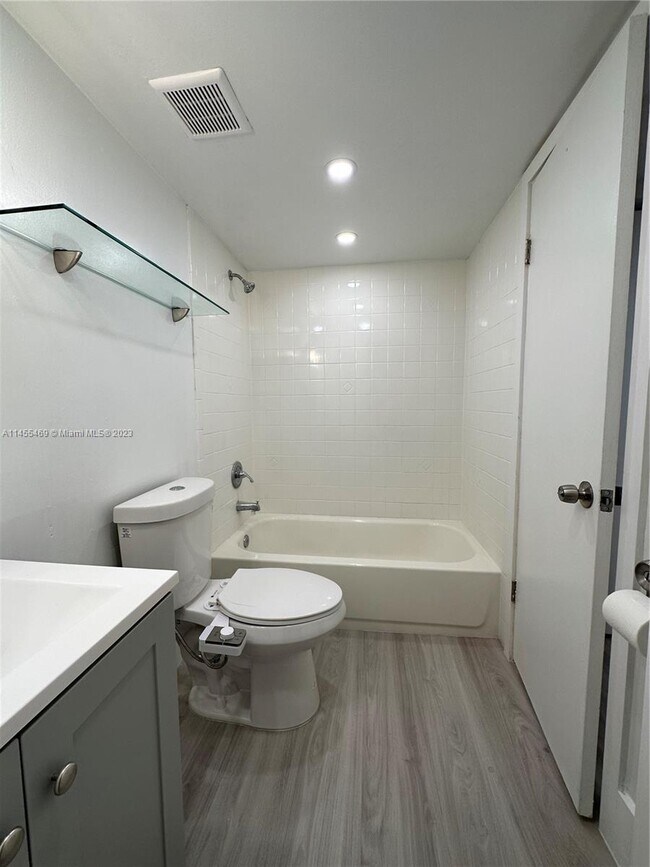 Foto del edificio - 10813 NW 7th St