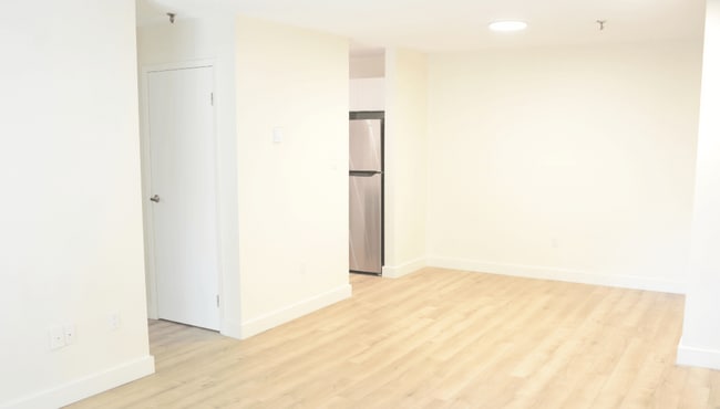 Building Photo - 75 Knightsridge