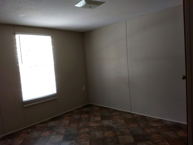Building Photo - 5753 Fort Rd