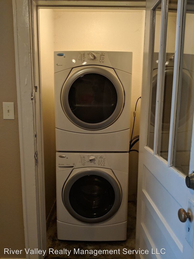 Building Photo - 309-311 E 2nd St