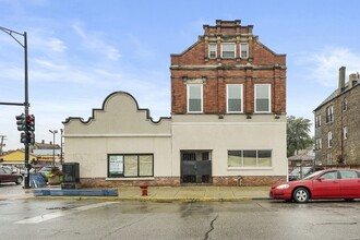 Building Photo - 2556 S Albany Ave