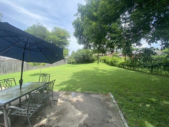 Foto del edificio - 6416 Henry Ford Dr