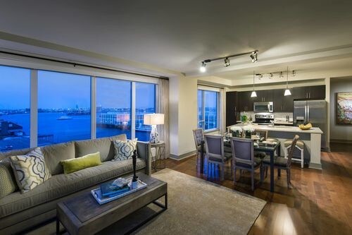Foto del edificio - 100 Pier Four Blvd