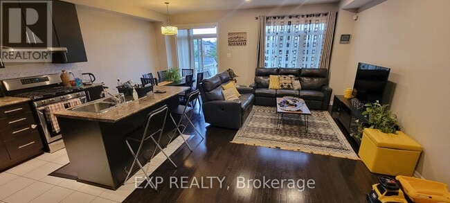 Building Photo - 647 Sunburst St