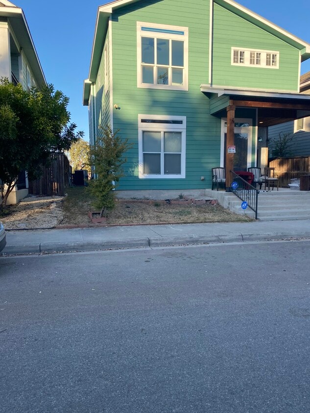 Primary Photo - 643 Leigh St