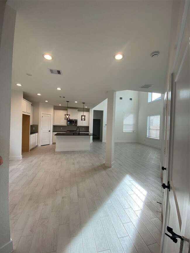 Building Photo - 31323 Balsam Hawk Ln