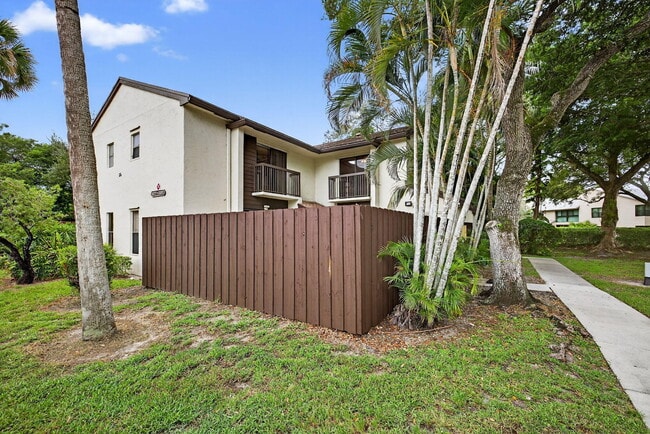 Building Photo - 3579 Cocoplum Cir