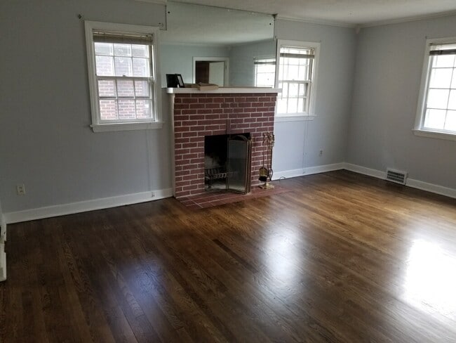 Building Photo - 2263 Selma Ave