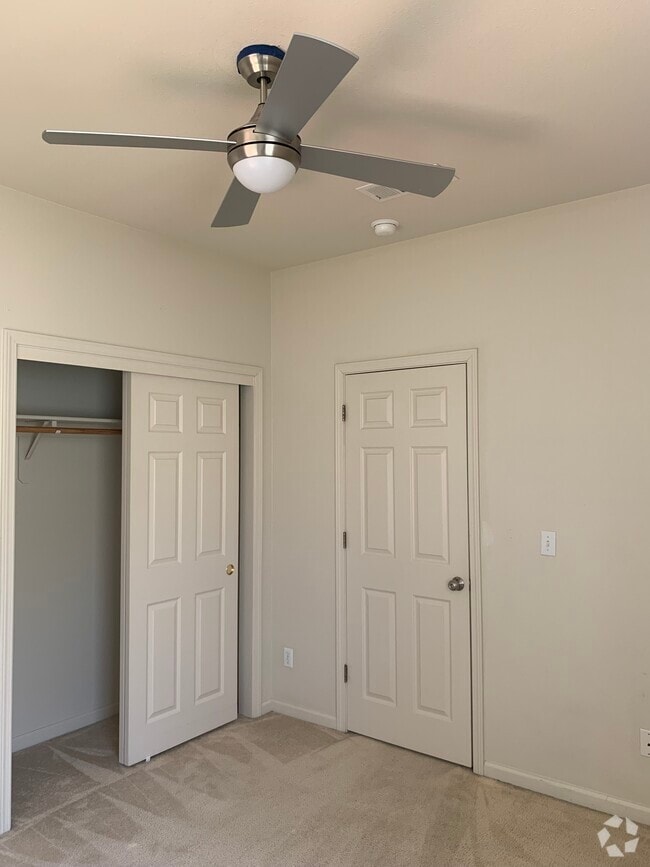 Building Photo - 1495 Breezeway Ct