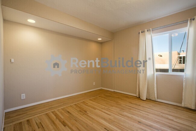 Building Photo - 18 Month Lease Term!!