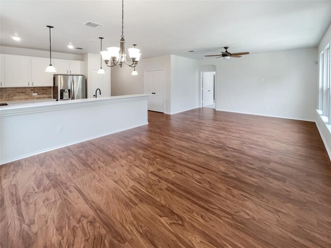 Building Photo - 1641 Uhland Dr