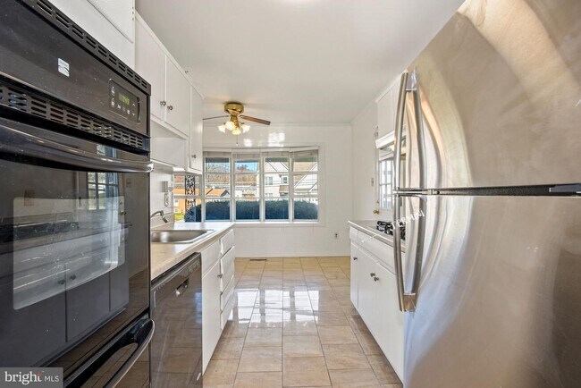 Foto del edificio - 8319 Cottage St