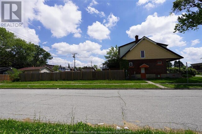 Building Photo - 1450 Bruce Ave