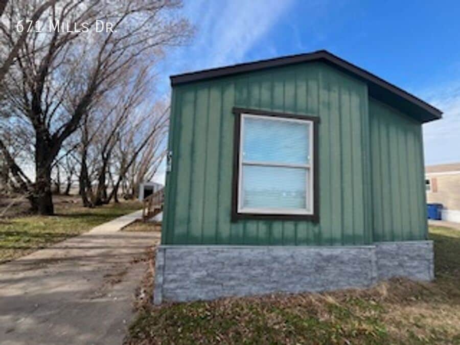 Building Photo - 671 W Mills Dr