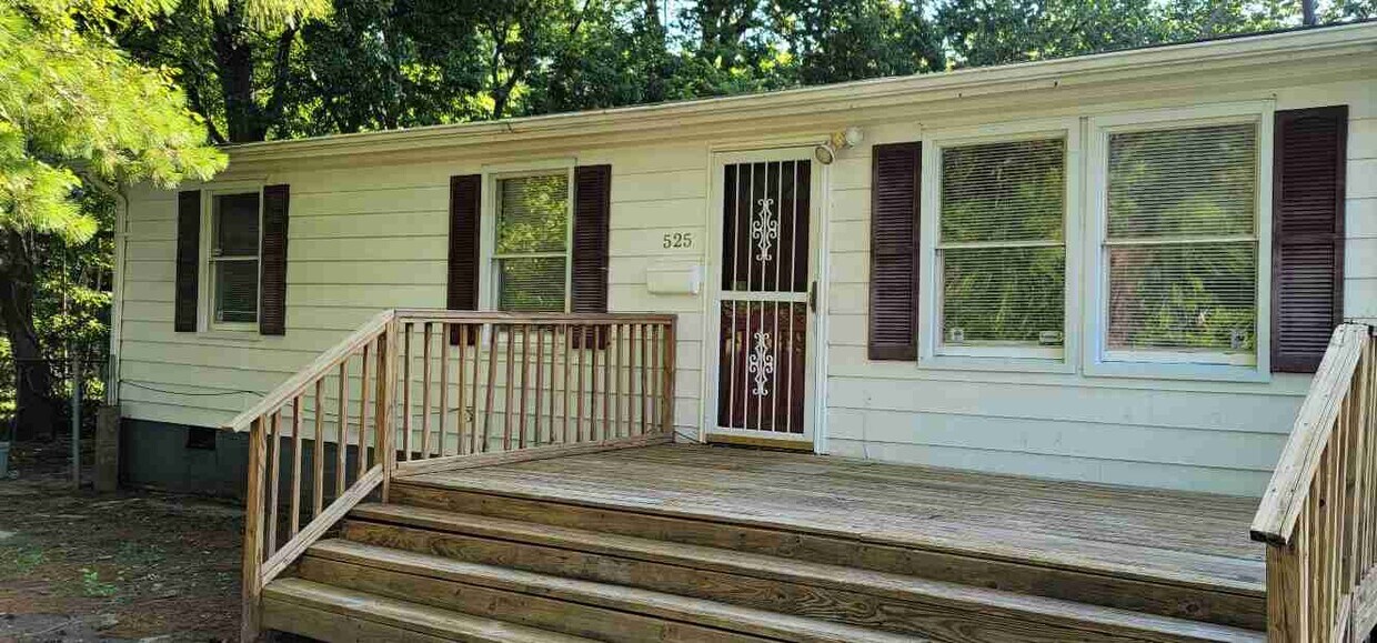 525 Douglas - 525 Douglas Ave