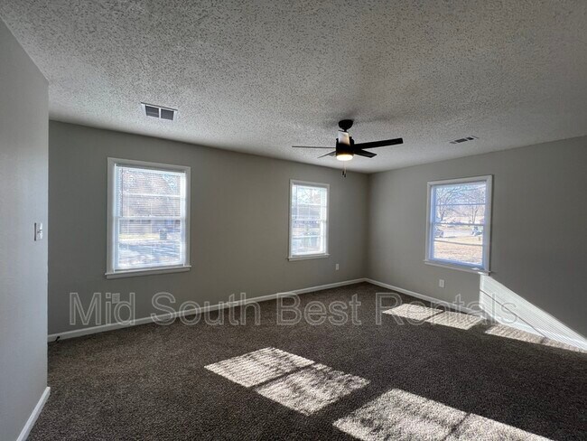 Building Photo - 3650 McDuff Ave