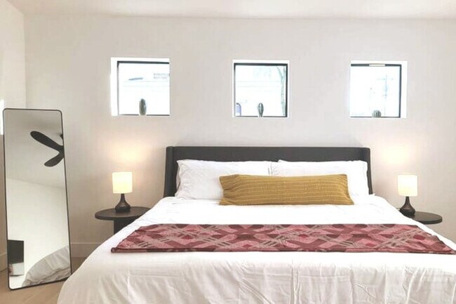 Building Photo - Modern Living in PHX | Heated Pool | Arizo...