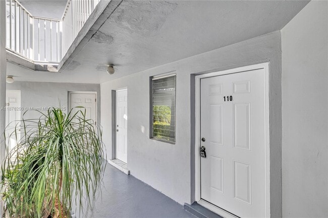Foto del edificio - 1659 NE Miami Gardens Dr