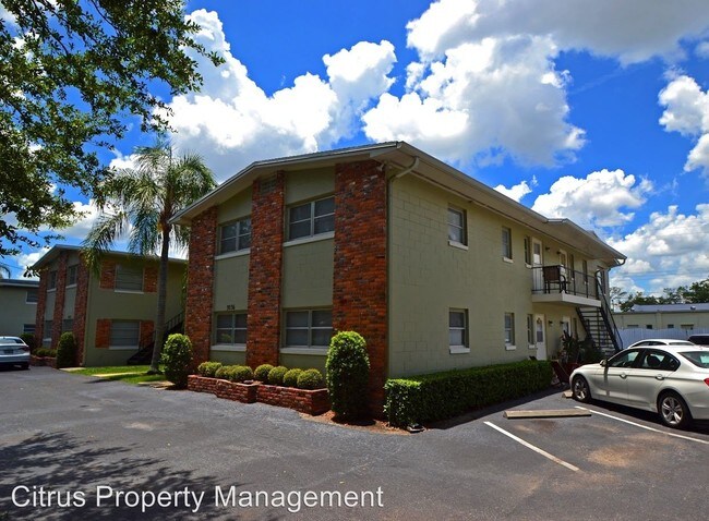 Foto del edificio - 3032 Fairway Ln