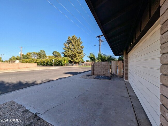 Building Photo - 3101 W Belmont Avenue