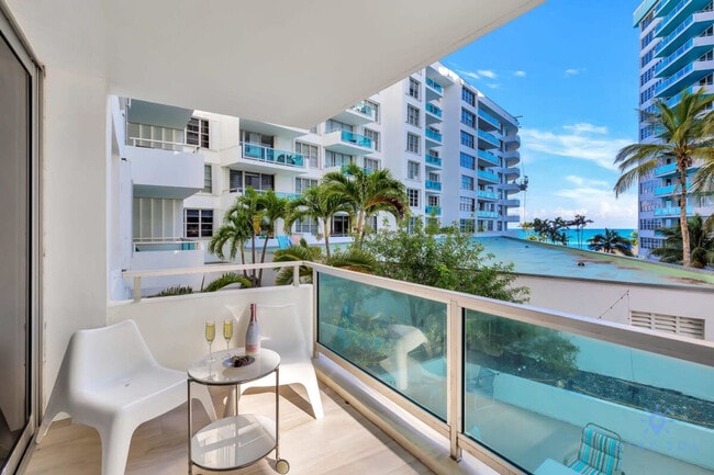 Building Photo - 5151 Collins Ave