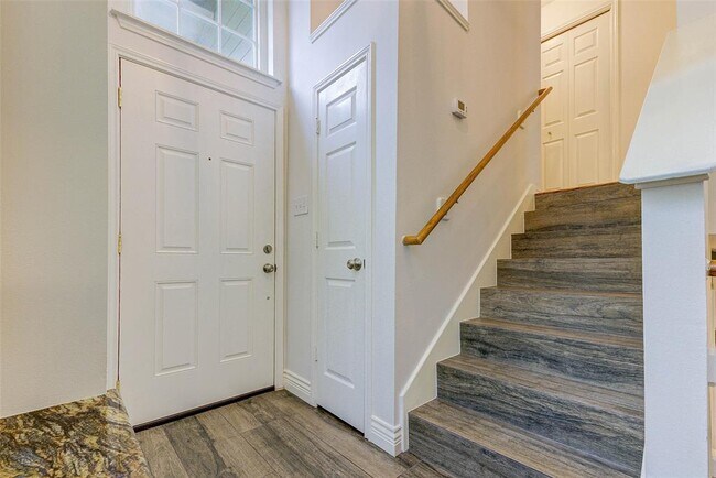 Foto del edificio - 14 Newberry Trail Ct