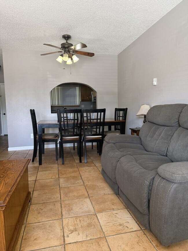 Foto del edificio - For Rent: Cozy 2 Bed / 2 Bath Furnished Ho...