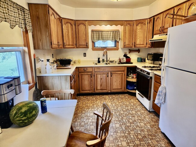 Photo - 826 Holt Rd House