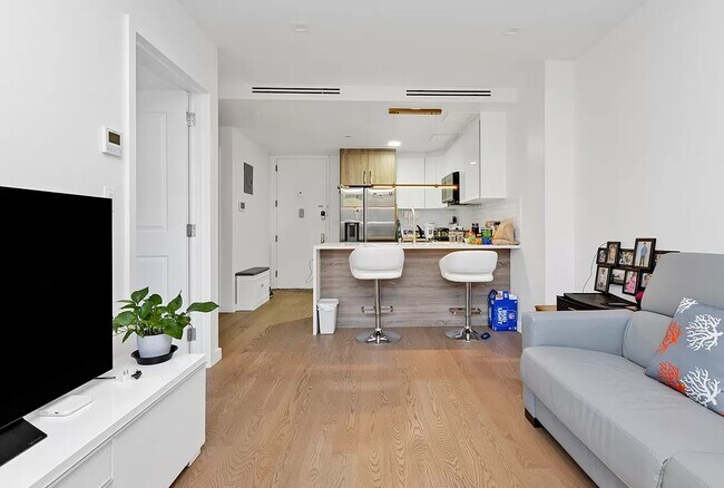 Foto del edificio - Modern 1BR – Limited Availability