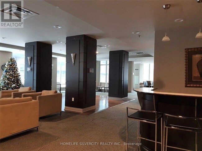 Photo du bâtiment - 30 Grand Trunk Crescent