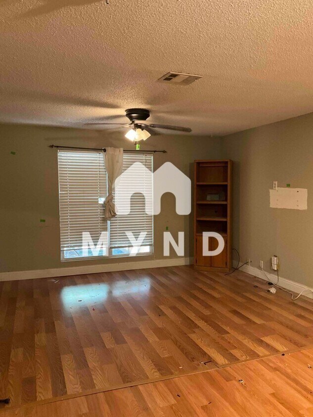 Building Photo - 2612 Gilbert Cir