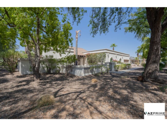 Building Photo - Elegant 4/2.5 Furnished Scottsdale Oasis w...