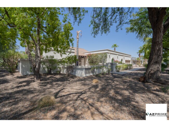 Foto del edificio - Elegant 4/2.5 Furnished Scottsdale Oasis w...
