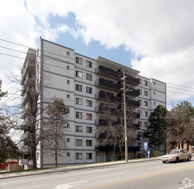 Building Photo - 898 Jane St