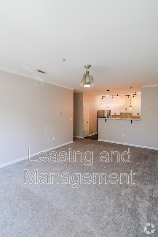 Building Photo - 600 Bucksley Ln