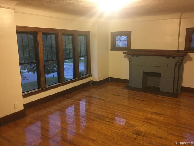 Building Photo - 2216 Lakewood St
