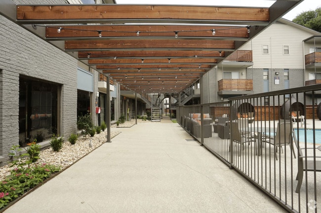 Building Photo - Everton at Bellmar