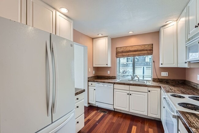 Foto del edificio - Beautiful Home in Aurora Available now! 2/2