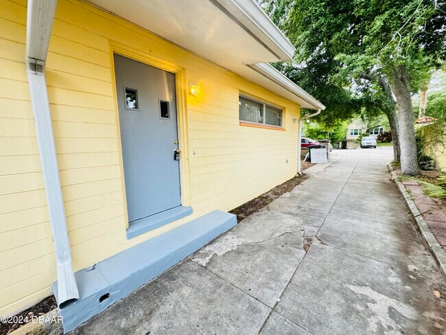 Building Photo - 212 Glenview Blvd