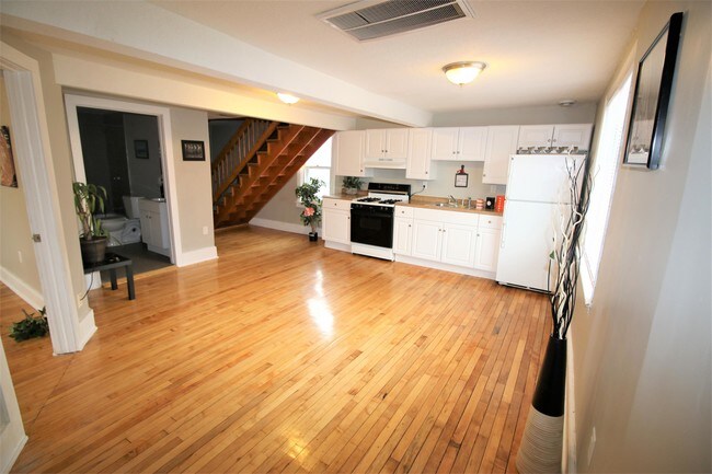Building Photo - 1724 N Pulaski St