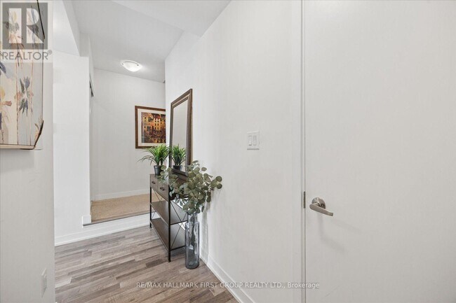 Photo du bâtiment - 1460 Whites Rd N