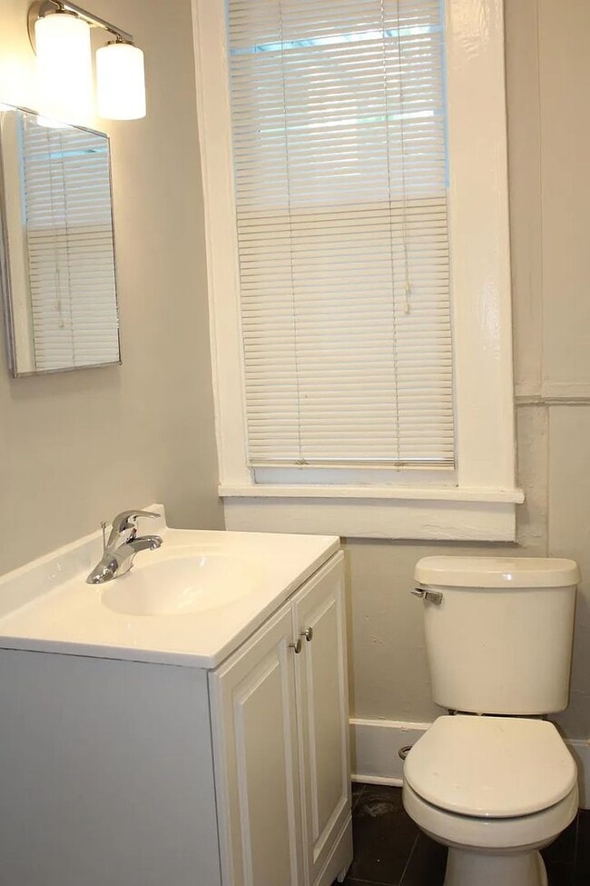 Foto del edificio - 311 E Duffy St