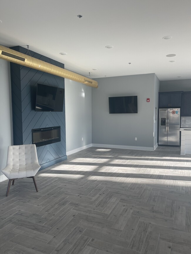 Foto del edificio - 5830 HENRY Ave