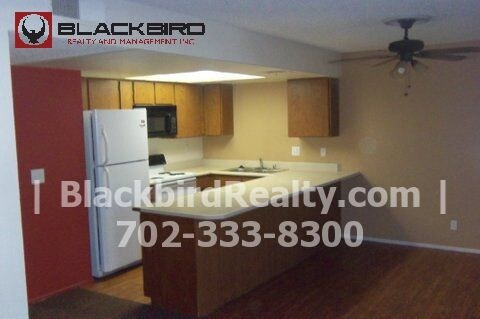 Building Photo - 2 bed 2 bath private porch all appliances