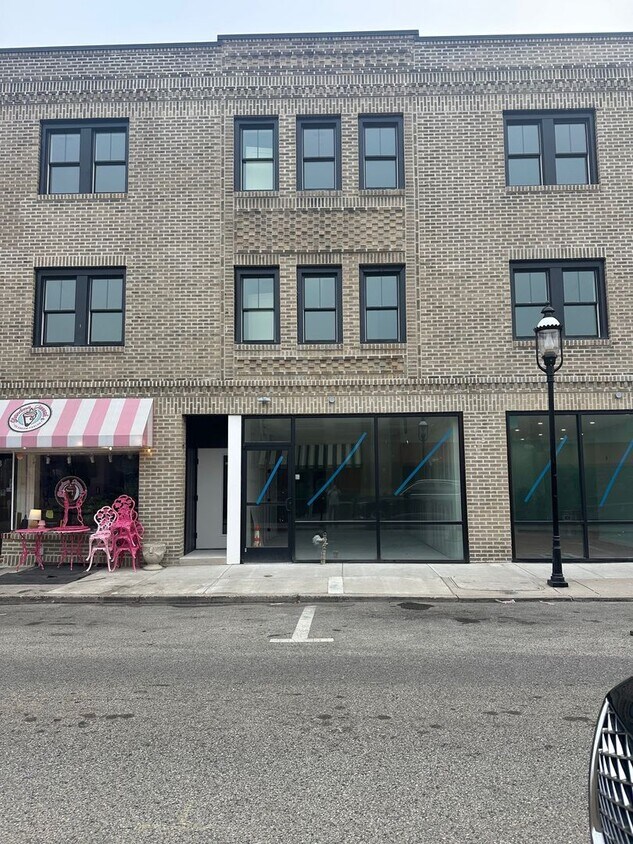 Primary Photo - Welcome to the Oswalds Place Apartments!