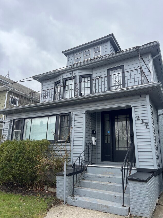 Primary Photo - 237 Tacoma Ave