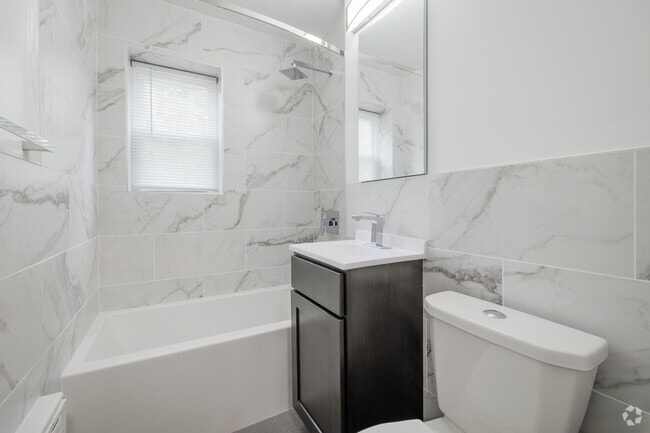 1BR, 1BA - 478SF - Bathroom - Watson Apartments