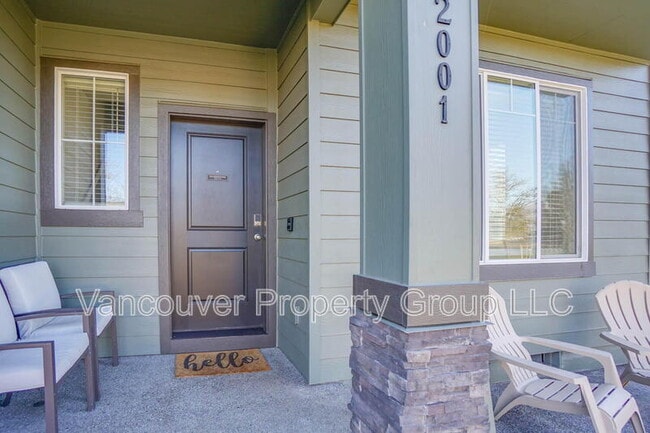 Foto del edificio - 2001 NE 4 Seasons Ln