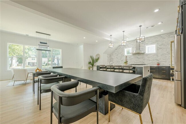 Foto del edificio - 34 Candler Rd NE
