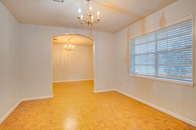 Foto del edificio - Beautiful 3BR Home in North Hill – Special: ½ Off Deposit for Active-Duty Military!